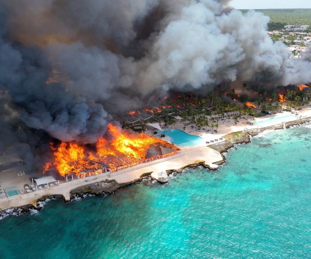 Incêndio em resort no Caribe causa morte e evacuação de 1,7 mil