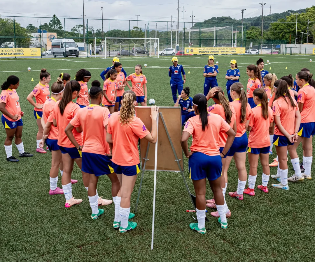 Imagens da CBF | Treino da Seleção Feminina Sub-15 em Santa Catarina