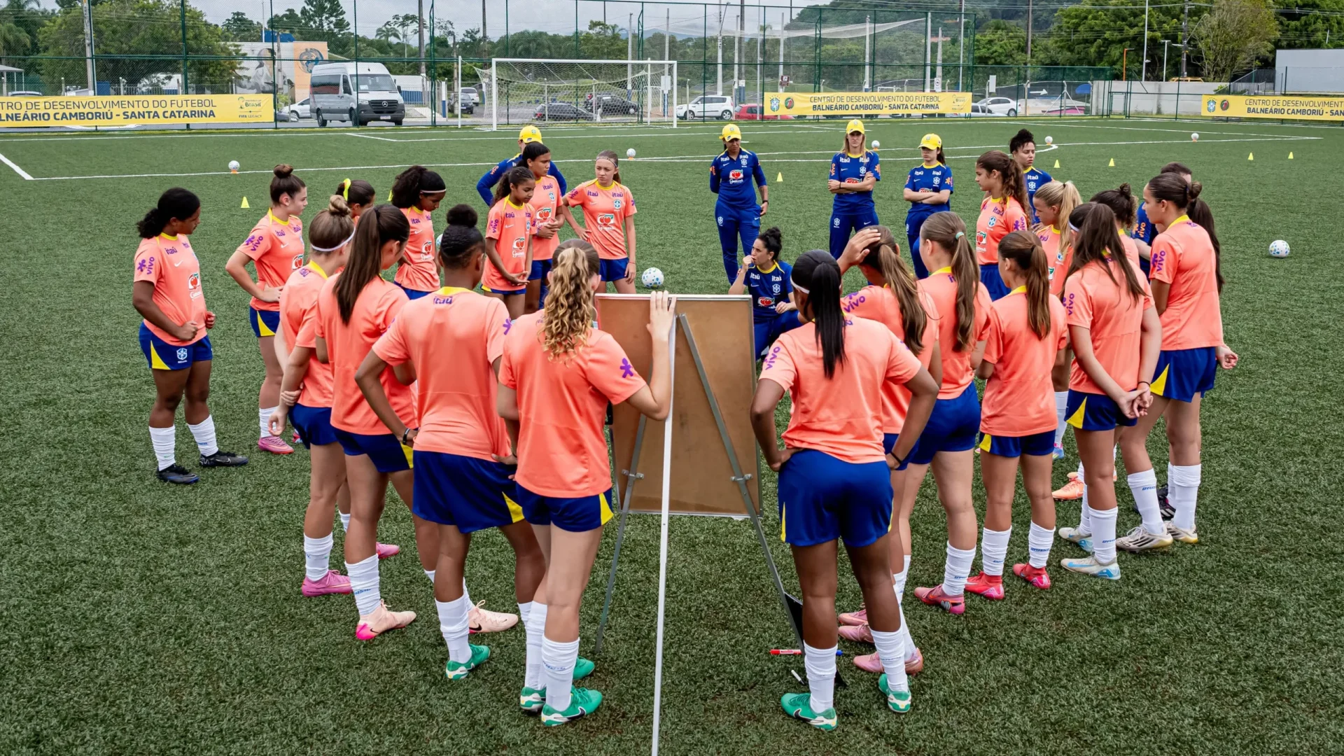 Imagens da CBF | Treino da Seleção Feminina Sub-15 em Santa Catarina